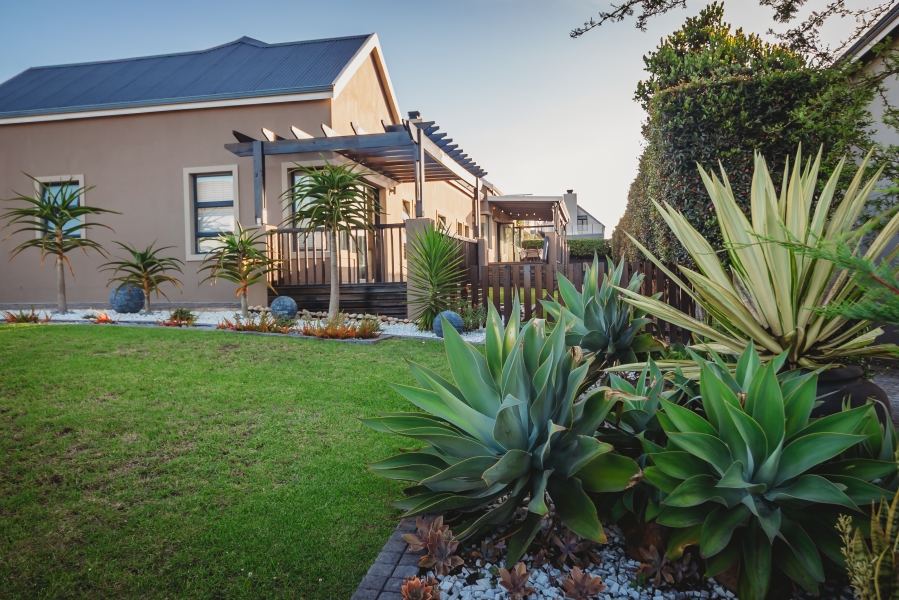 4 Bedroom Property for Sale in Kraaibosch Manor Western Cape